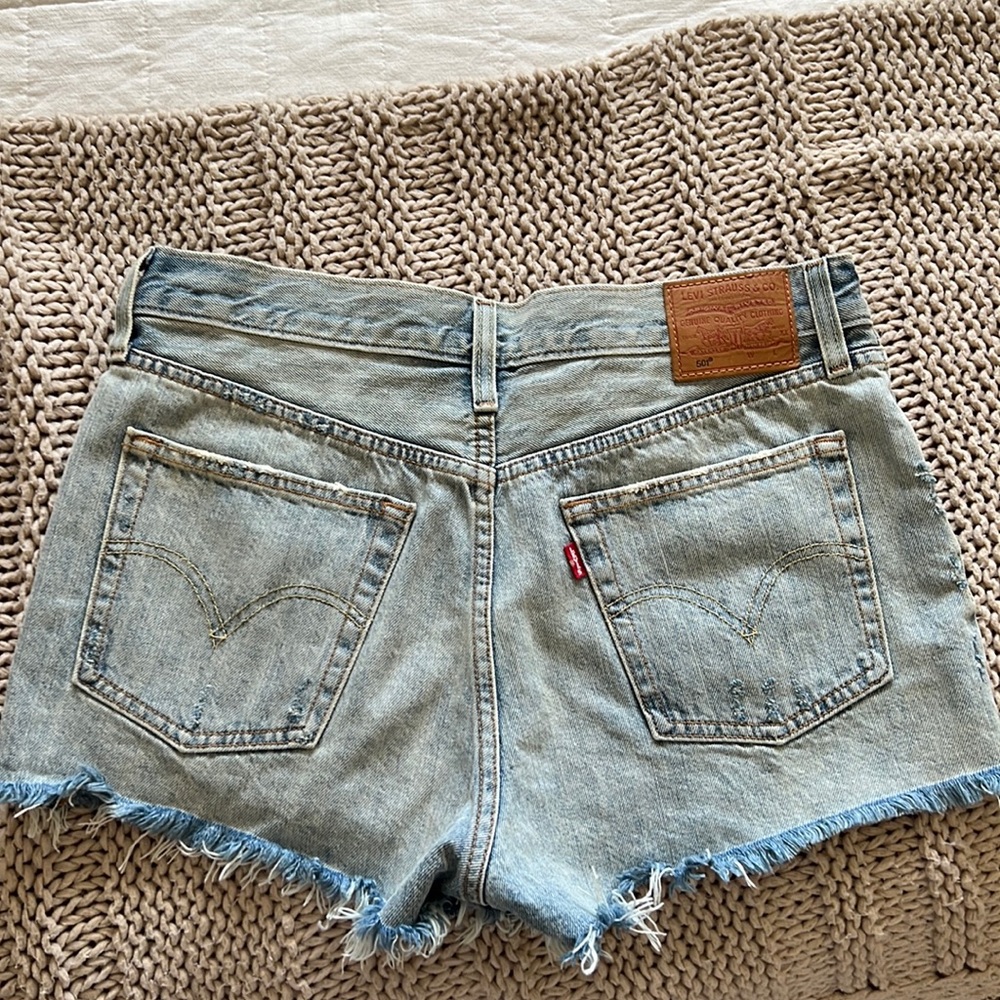 Levi’s highwaist cutoff shorts